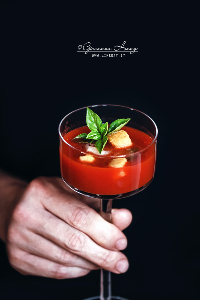 Zuppa di pomodori arrostiti e pop corn di parmigiano