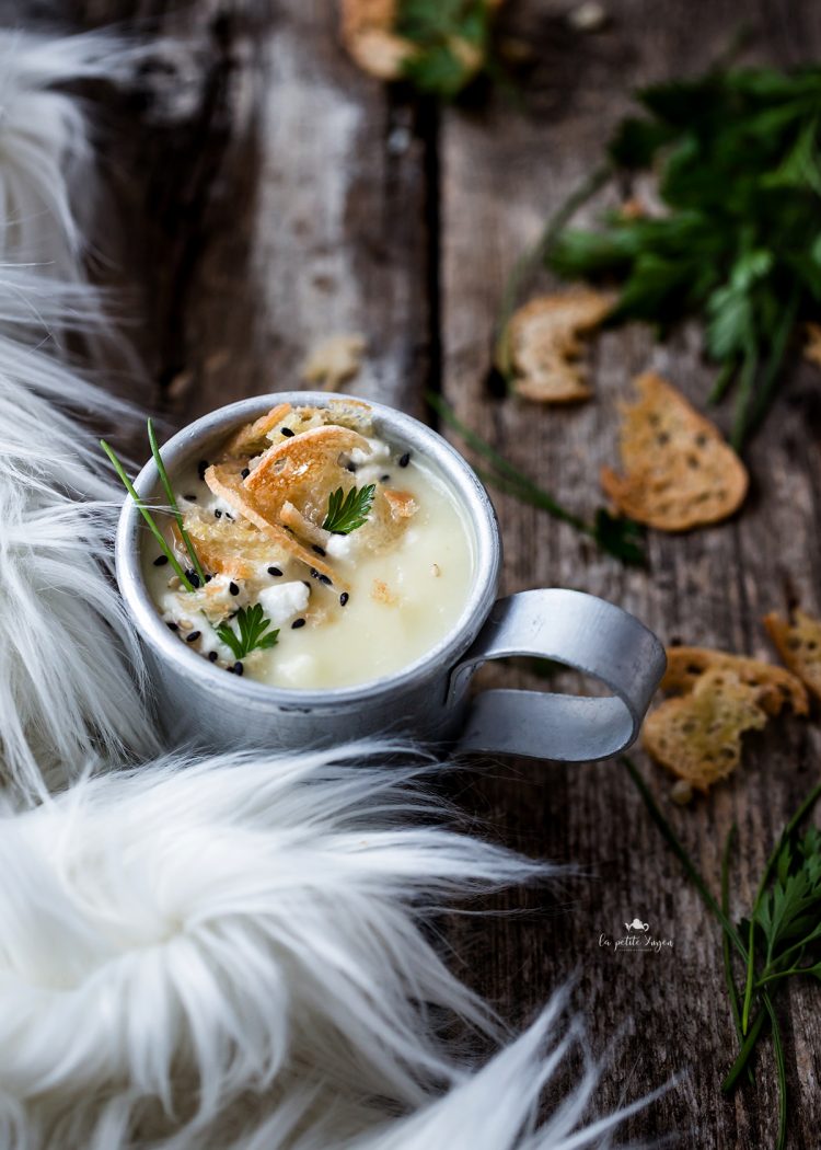 crema di patate di montagna con feta e chips di pane