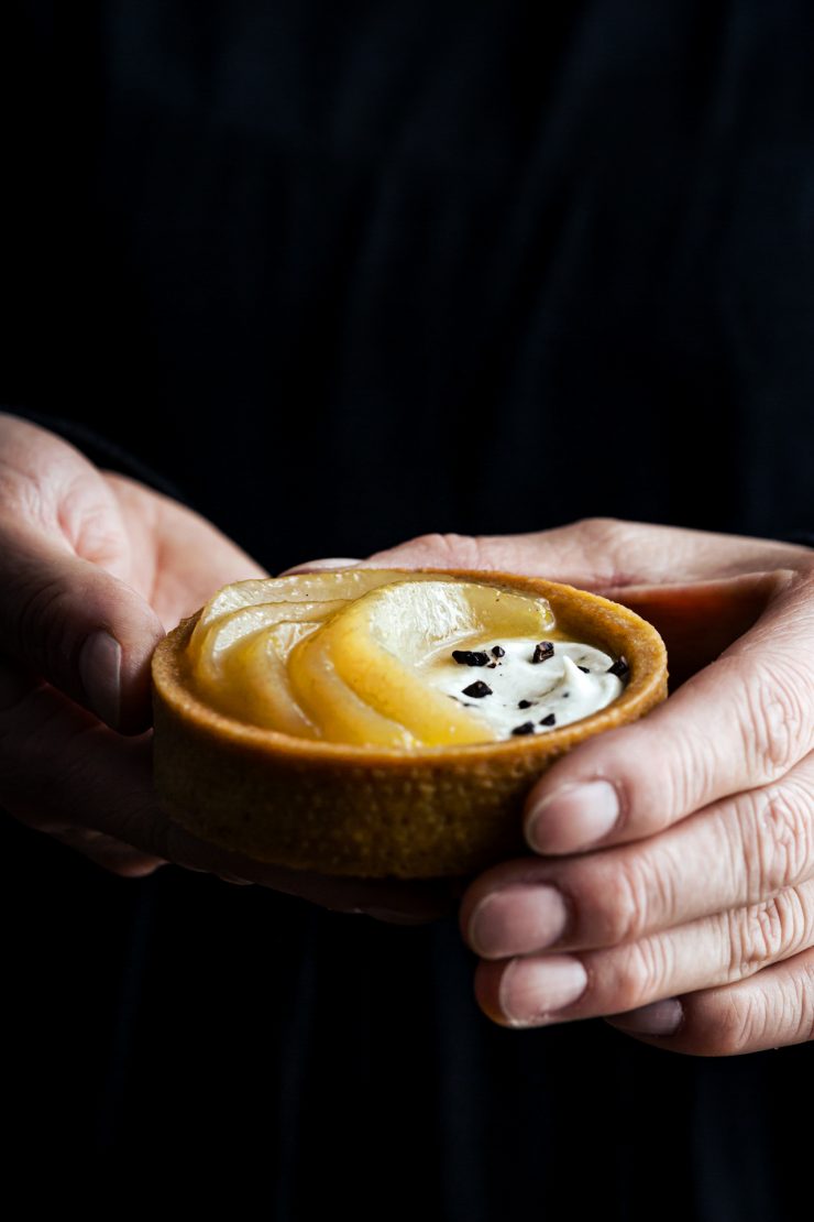 tart mousse di blu al caffè e pere al passito