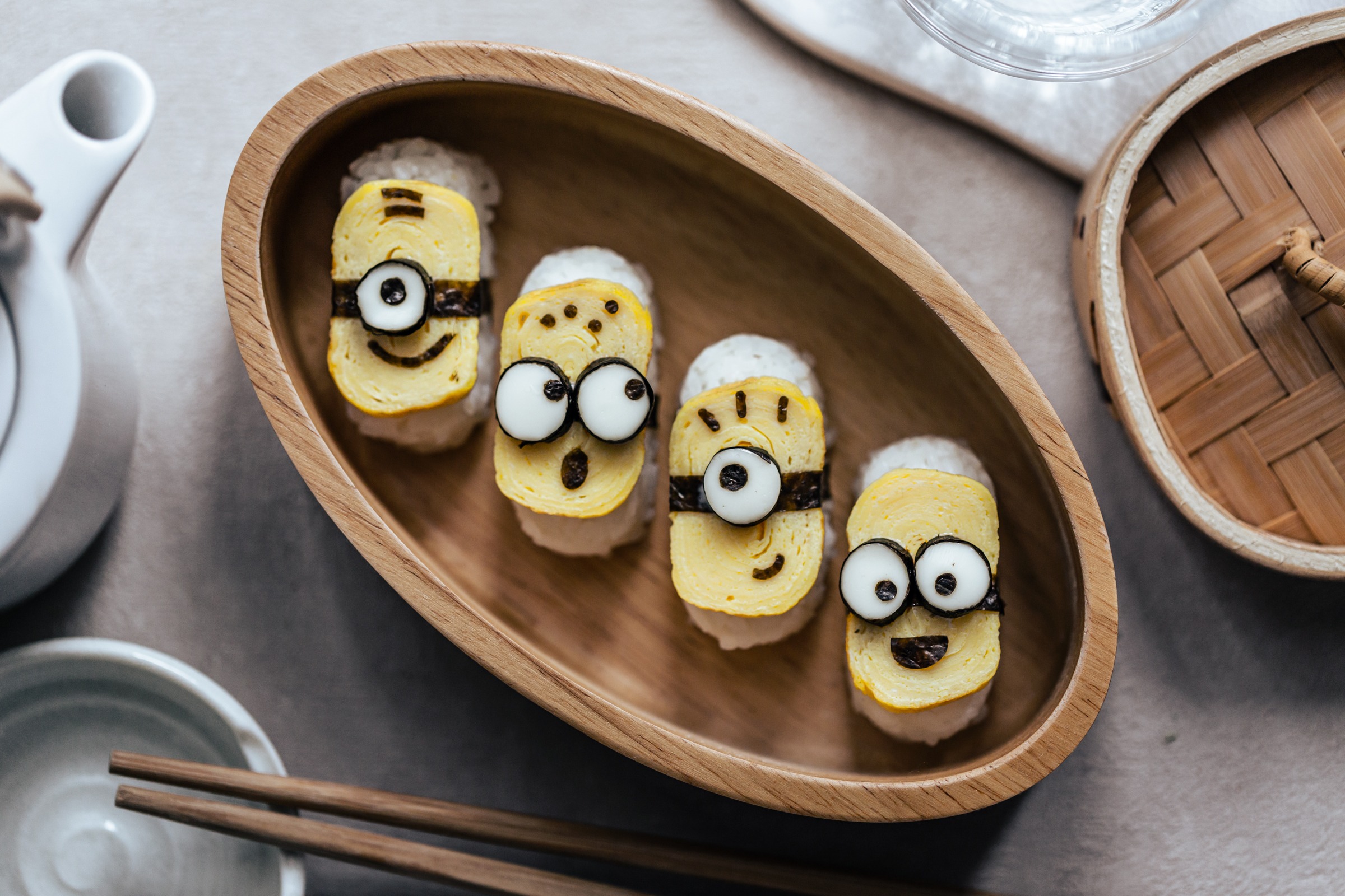 Minions tamago sushi - sushi vegetariano con frittata giapponese versione funny food